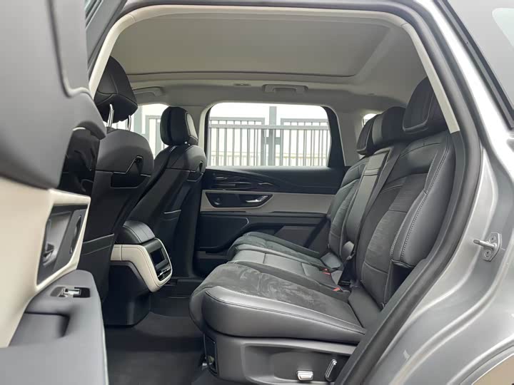 Фото 7 - Lincoln Nautilus