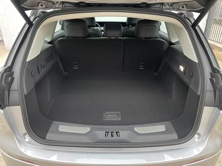 Фото 9 - Lincoln Nautilus