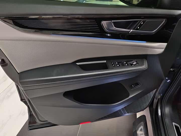 Photo 6 - Volkswagen Teramont X