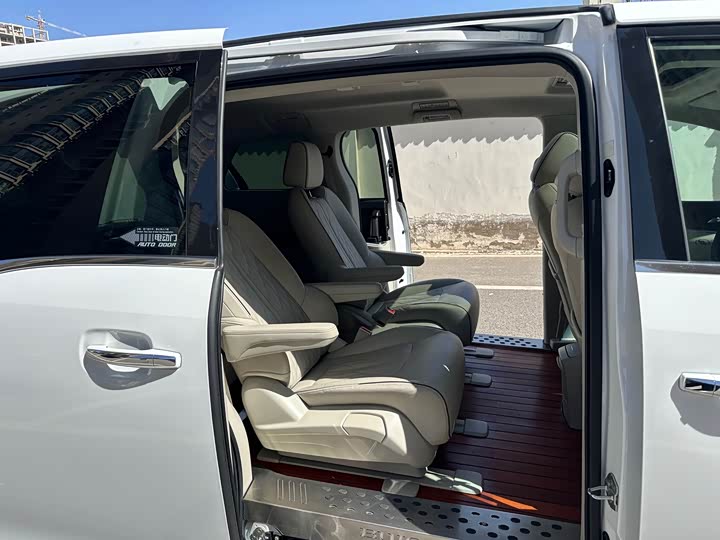 Фото 9 - Buick GL8 ES