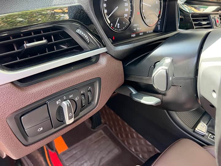 Фото 11 - BMW X1