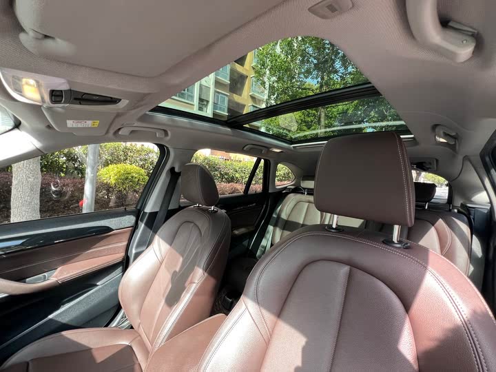 Фото 12 - BMW X1