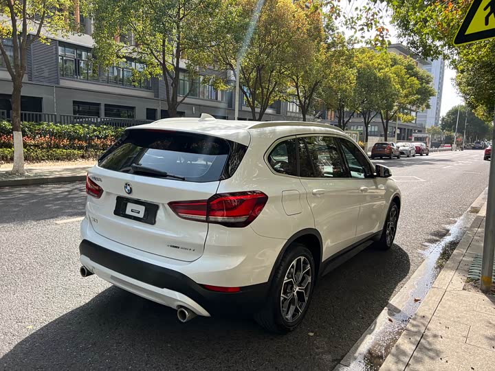 Фото 8 - BMW X1