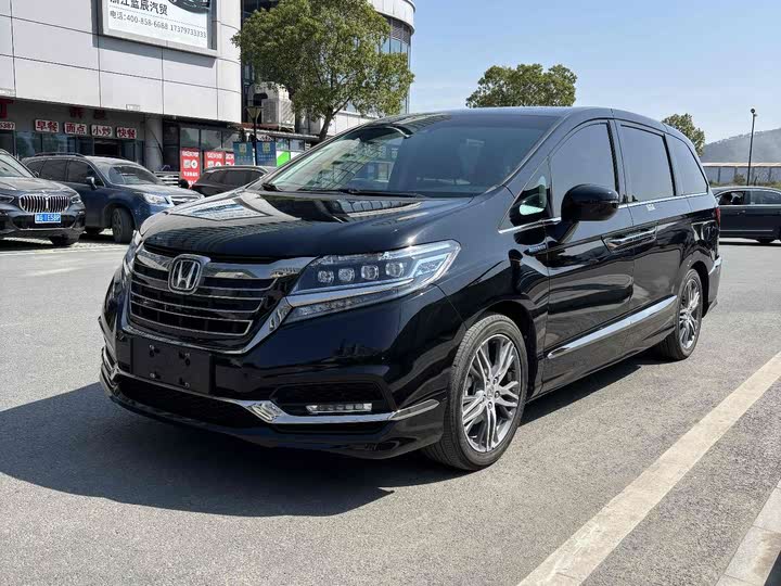 Фото 1 - Honda Elysion