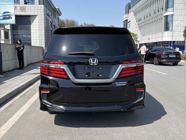 Фото 3 - Honda Elysion