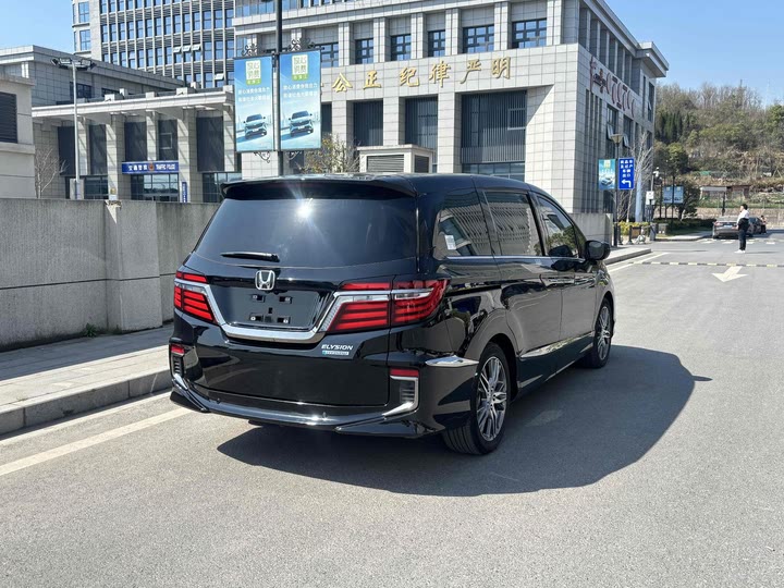 Фото 5 - Honda Elysion