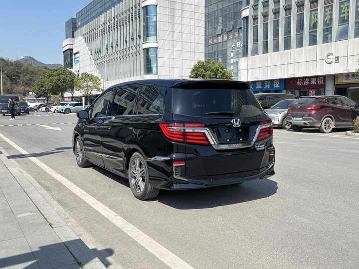 Фото 8 - Honda Elysion