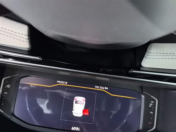 Фото 11 - Volkswagen Tiguan L Pro