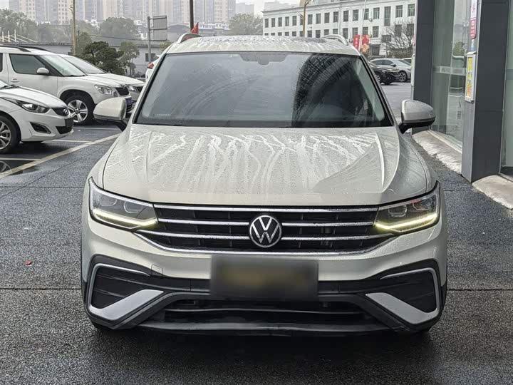 Фото 3 - Volkswagen Tiguan L Pro