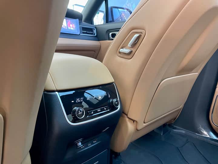 Фото 11 - LiXiang One