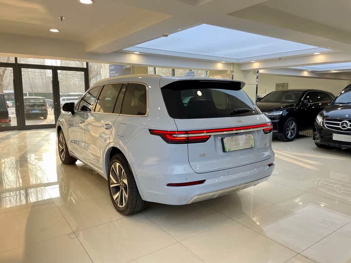 Фото 26 - LiXiang One