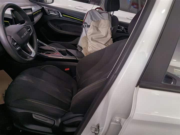 Фото 15 - Roewe i5