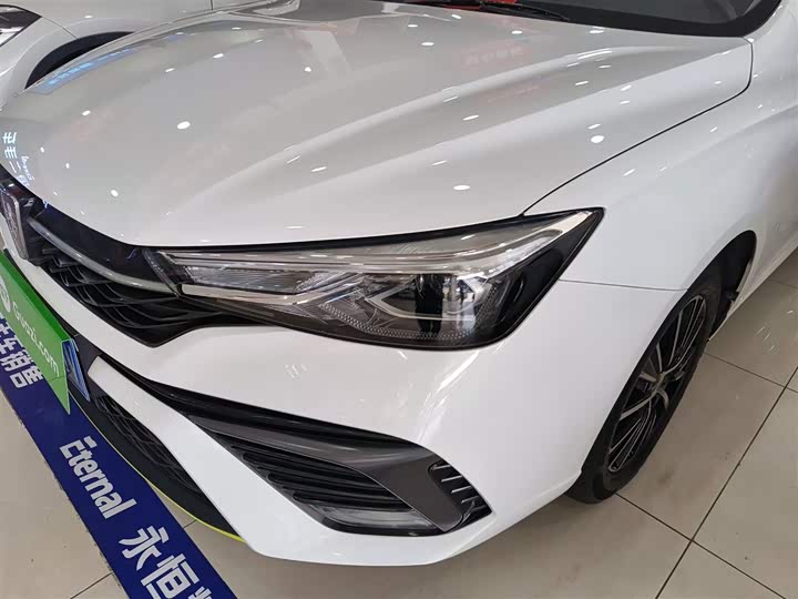 Фото 24 - Roewe i5