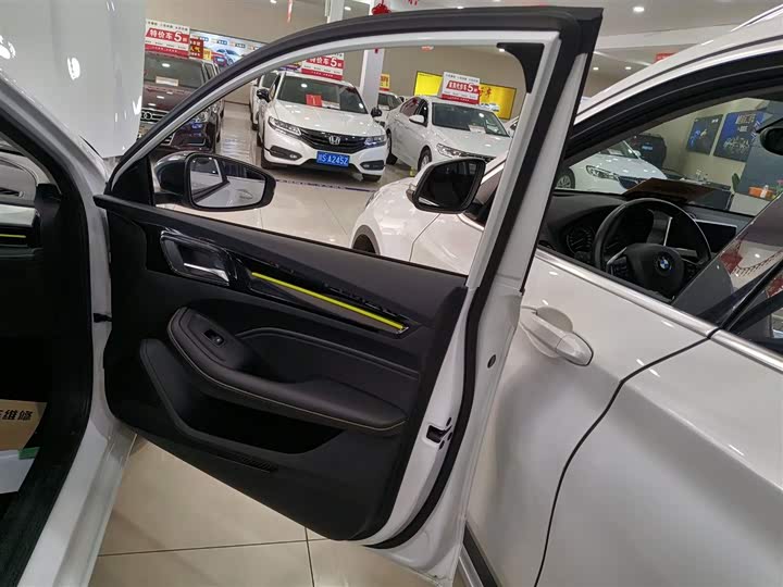 Фото 26 - Roewe i5