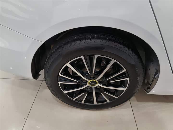 Фото 30 - Roewe i5