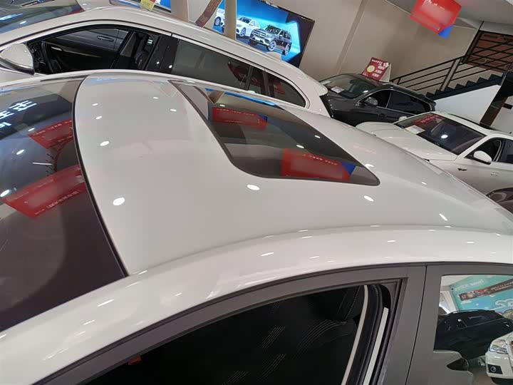 Фото 31 - Roewe i5