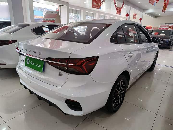 Фото 7 - Roewe i5