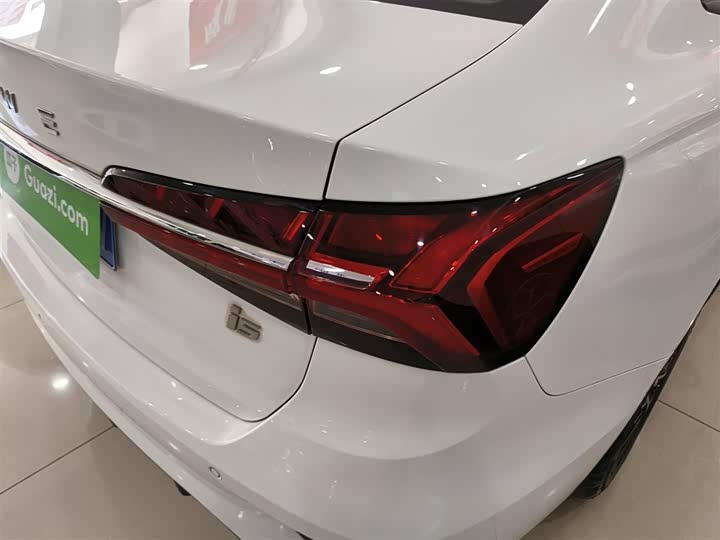 Фото 8 - Roewe i5