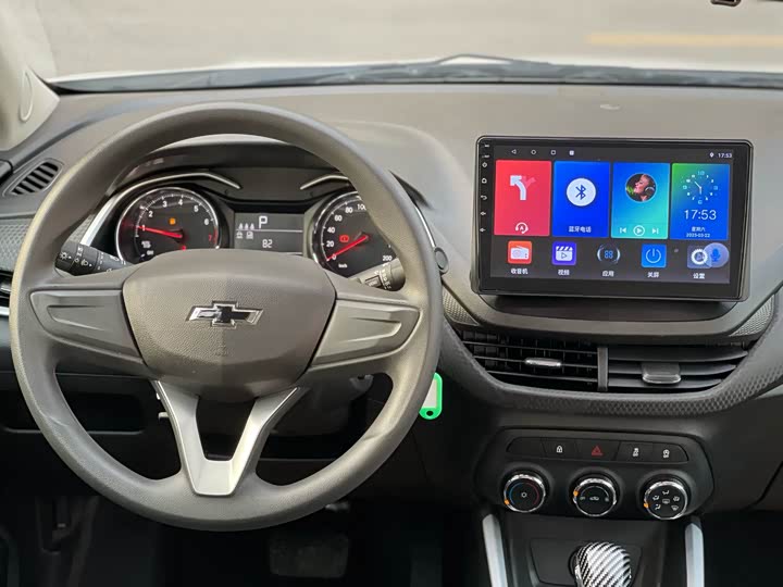 Фото 10 - Chevrolet Onix (Cavalier)