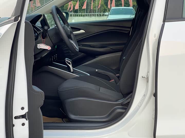 Фото 4 - Chevrolet Onix (Cavalier)