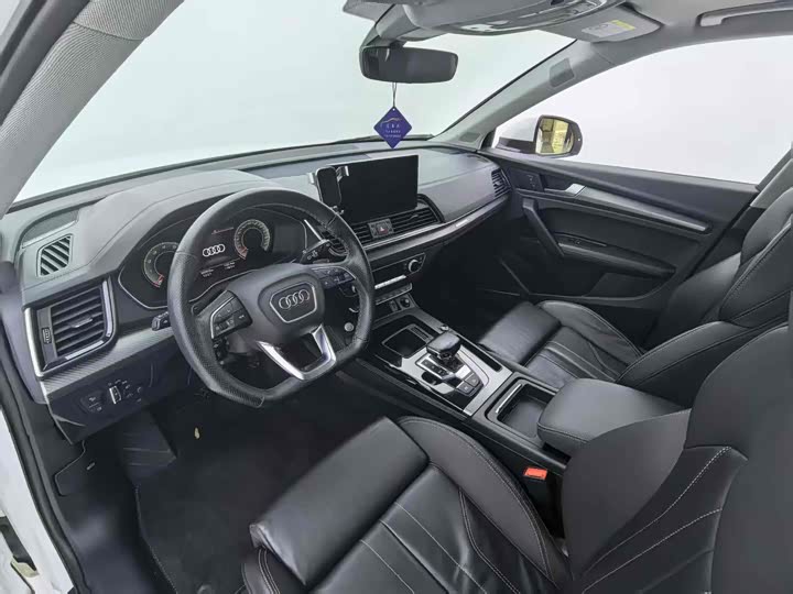 Фото 13 - Audi Q5L