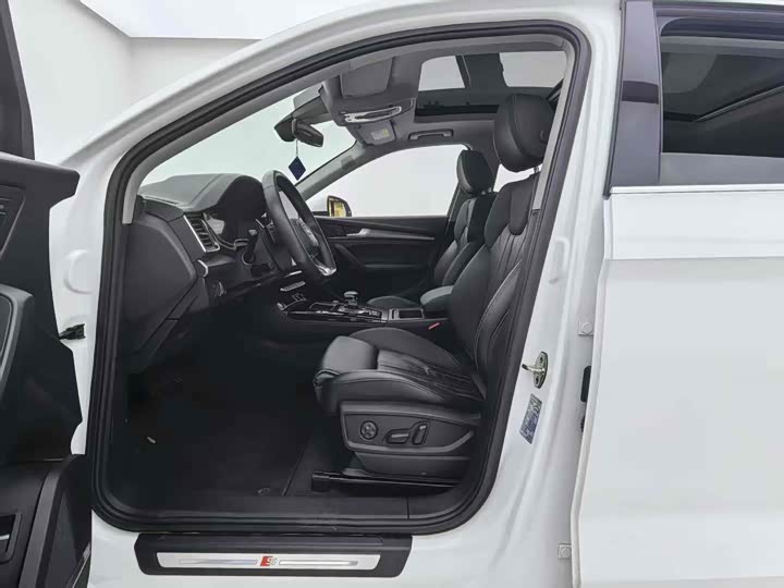 Фото 14 - Audi Q5L