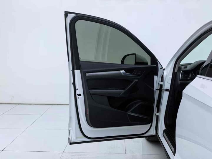 Фото 19 - Audi Q5L