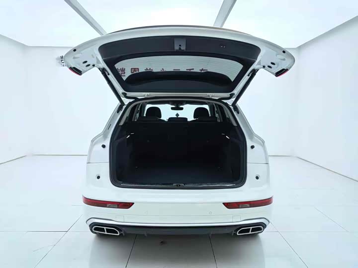 Фото 24 - Audi Q5L