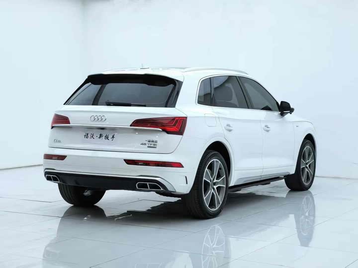 Фото 25 - Audi Q5L