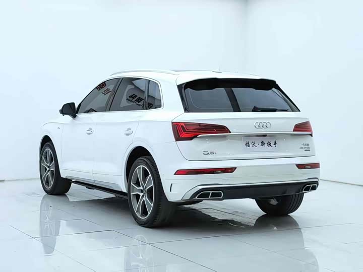 Фото 27 - Audi Q5L
