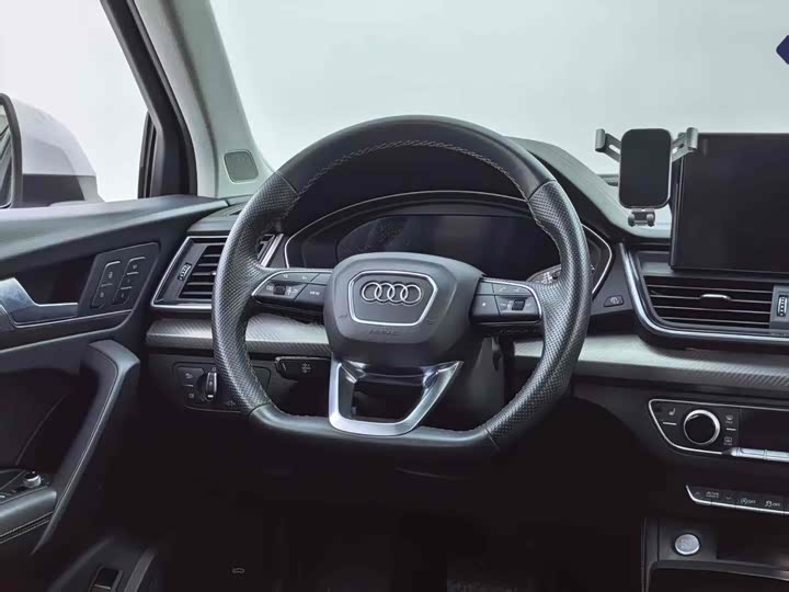 Фото 6 - Audi Q5L
