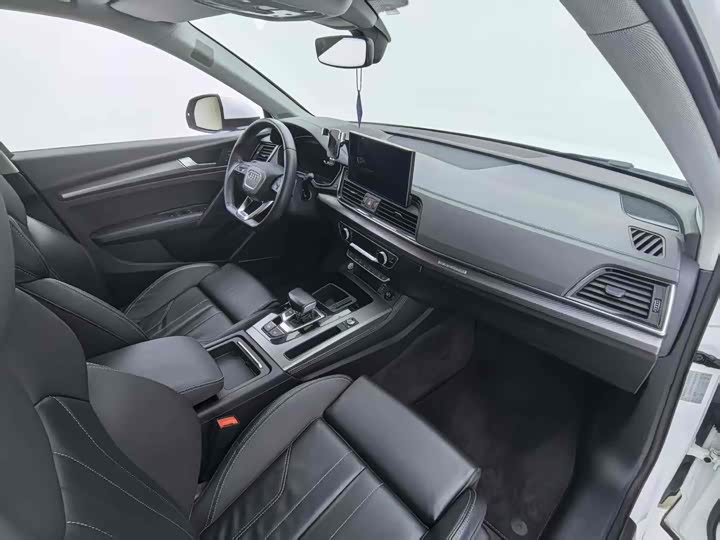 Фото 8 - Audi Q5L