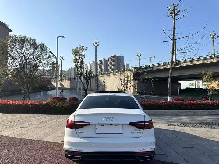 Фото 8 - Audi A4L