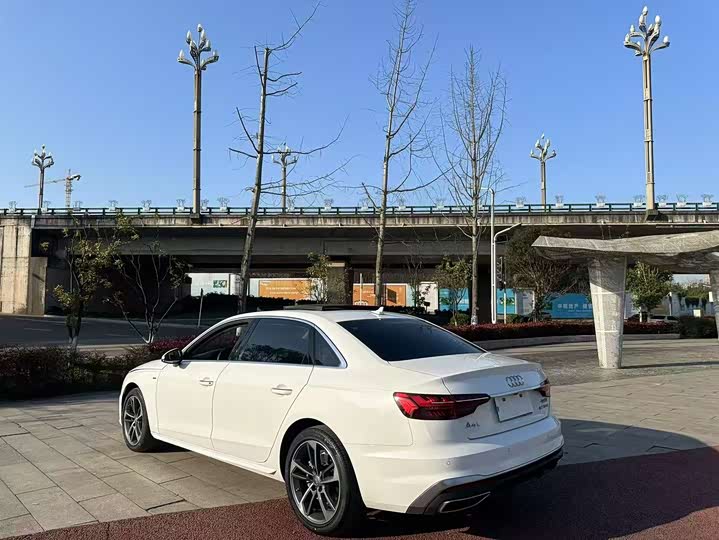 Фото 9 - Audi A4L