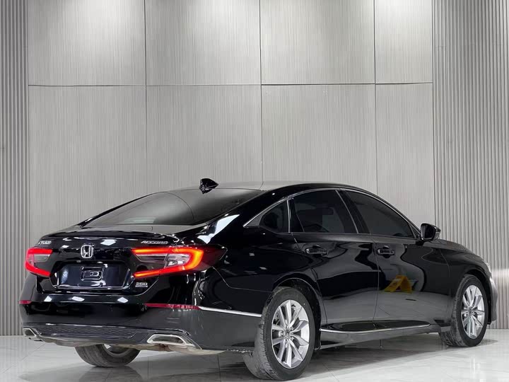 Фото 4 - Honda Accord