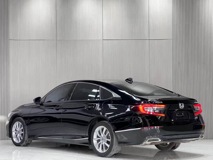 Фото 6 - Honda Accord