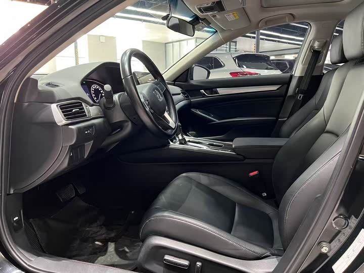 Фото 7 - Honda Accord