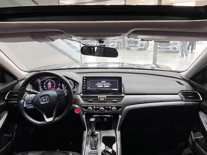 Фото 9 - Honda Accord