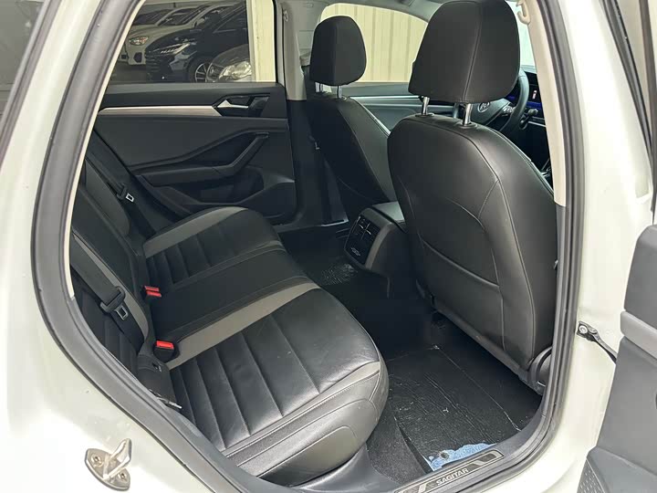 Фото 10 - Volkswagen Sagitar L