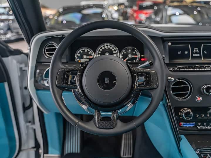 Фото 15 - Rolls-Royce Cullinan