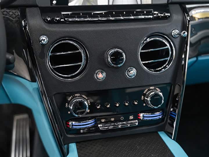 Фото 16 - Rolls-Royce Cullinan