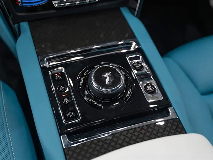 Фото 17 - Rolls-Royce Cullinan