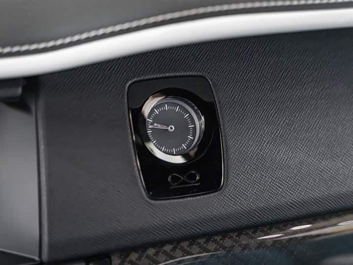 Фото 19 - Rolls-Royce Cullinan