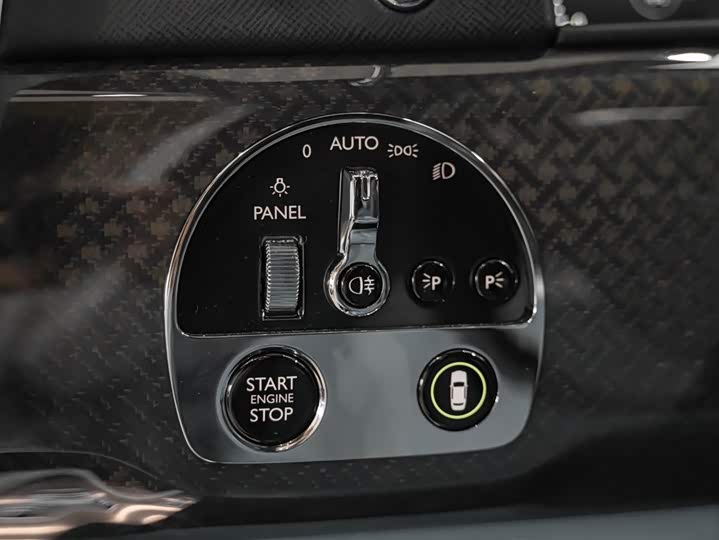 Фото 22 - Rolls-Royce Cullinan