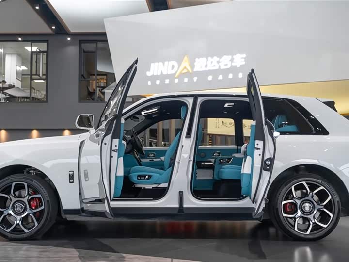 Фото 6 - Rolls-Royce Cullinan