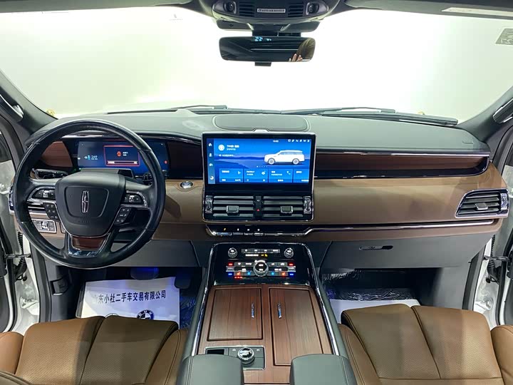 Фото 12 - Lincoln Navigator