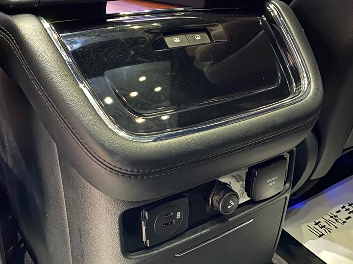 Фото 18 - Lincoln Navigator