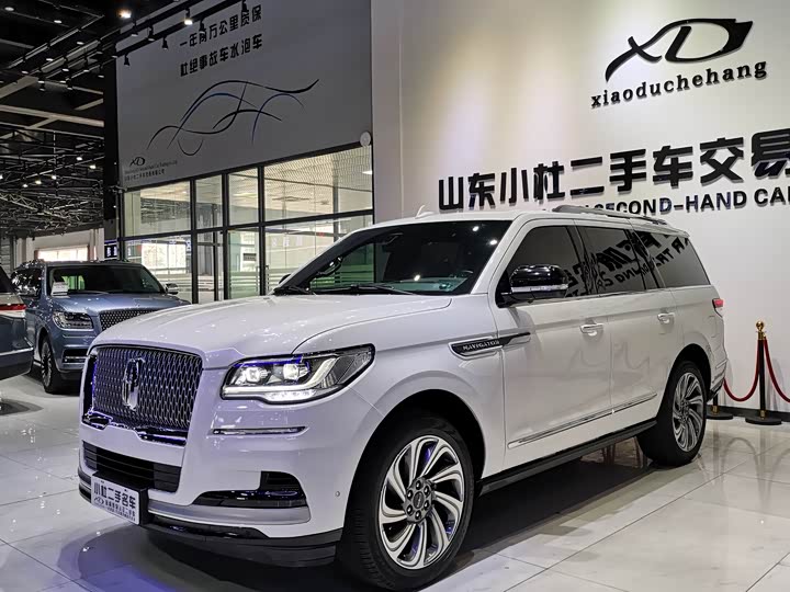 Фото 2 - Lincoln Navigator