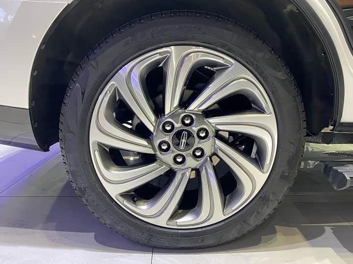 Фото 20 - Lincoln Navigator