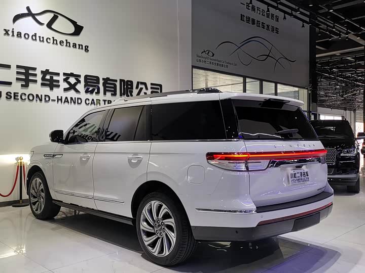 Фото 23 - Lincoln Navigator